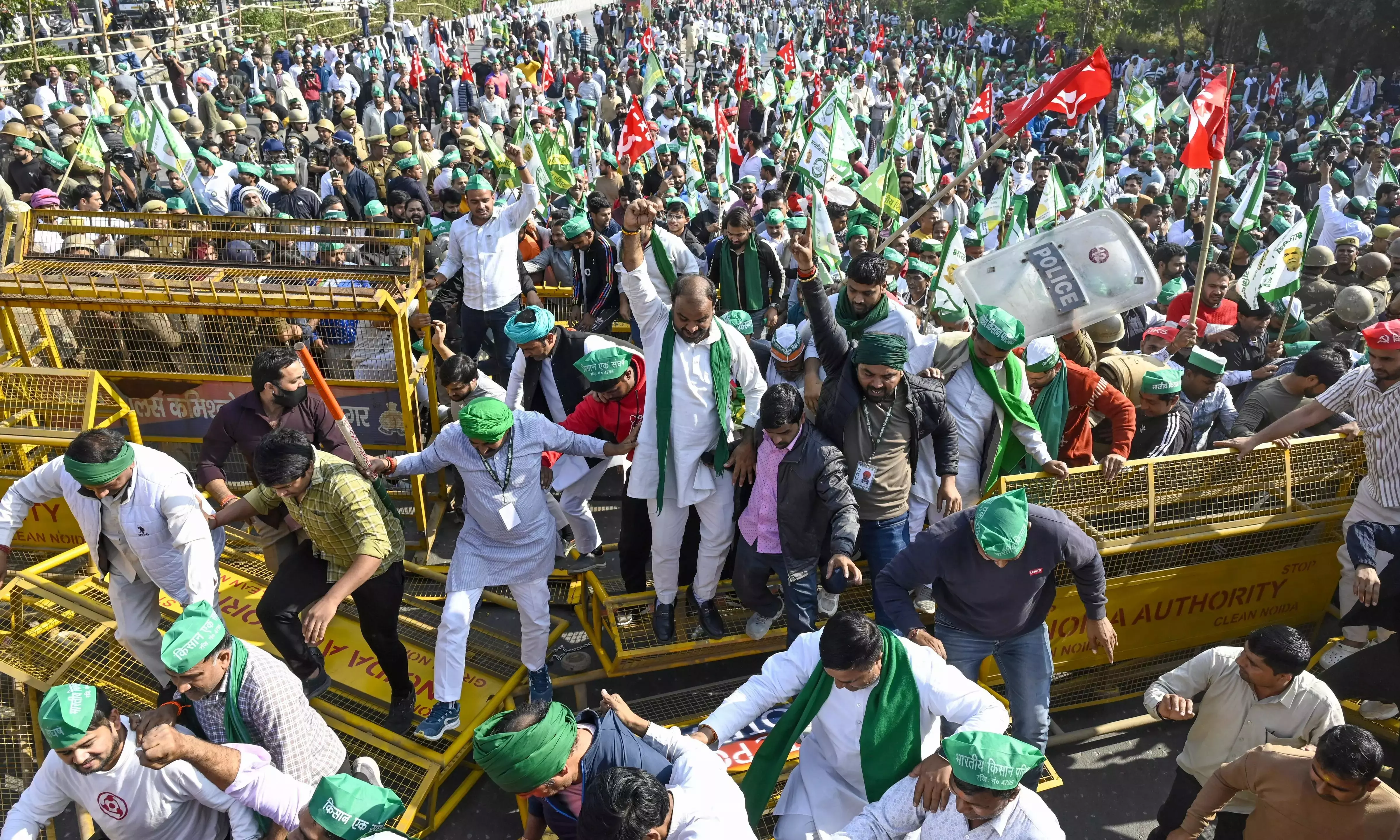 Farmers Agitation | యూపీ ప్రభుత్వానికి వ్యతిరేకంగా రైతులు ఆందోళన