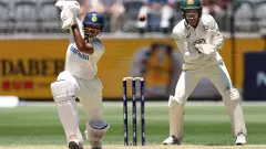 మరోసారి కుప్పకూలిన టీమిండియా... ఆరు వికెట్లతో చెలరేగిన స్టార్క్