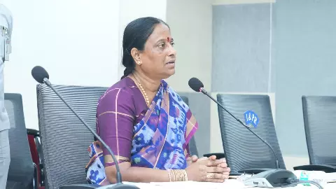 కొండా సురేఖకు షాక్.. కేబినెట్ నుంచి ఔట్! కొండా సురేఖకు షాక్.. కేబినెట్ నుంచి ఔట్!