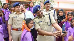 పోలీసులు వస్తే వూర్లో పండగ సందడి ఉంటుందా?