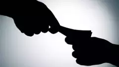 వ్యాపారం కోసం 66 శాతం సంస్థలు లంచాలు ఇచ్చాయి: లోకల్ క్రికల్స్ నివేదిక