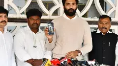 దళిత నాయకుడిని బట్టలు ఊడదీసి సెల్‌లో పెట్టారు