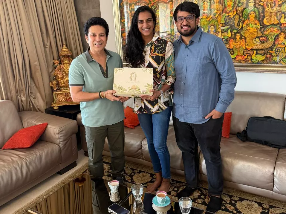 PV Sindhu | మా పెళ్లికి రండి,సచిన్‌కు పీవీ సింధూ జంట ఆహ్వానం