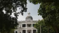 పాఠకుడిని అక్షరాల వెనక పరిగెత్తించే పుస్తకం