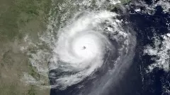 నెల్లూరు సమీపంలో తమిళనాడులోకి అల్పపీడనం