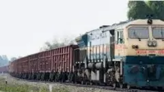 ఏపీలో తప్పిన రైలు ప్రమాదం