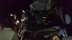 BREAKING | లారీని ఢీకొన్న వ్యాన్..నలుగురి మృతి