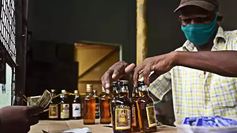 మద్యం అమ్మకాల రికార్డ్, నాలుగు రోజుల్లో ఎంతంటే..!