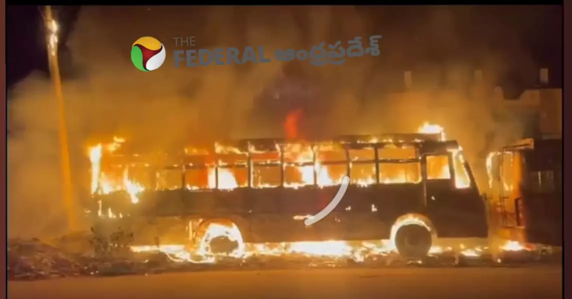 BUSES BURNED | అనంత లో ప్రయాణికులకు తప్పిన  ప్రమాదం