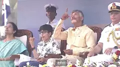 సముద్రంలో బంకర్‌ పేలుళ్లు..అబ్బుర పరిచిన నేవీ విన్యాసాలు