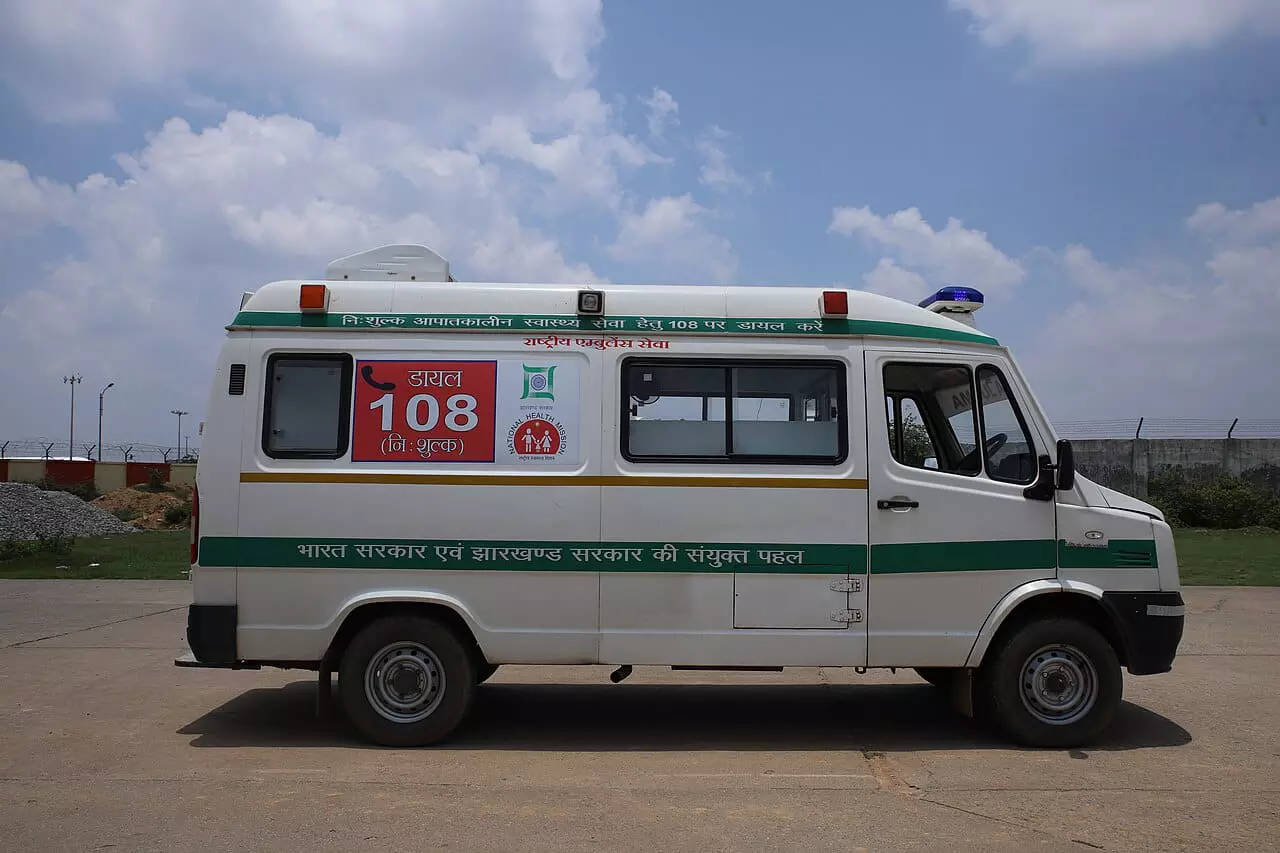 108 ambulance out of control | సంజీవని టైర్ల కింద నలిగిన యాత్రికులు