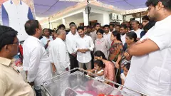 సోదరుని అంత్యక్రియల్లో జగన్‌ దంపతులు