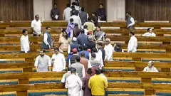 బడ్జెట్ ప్రసంగాన్ని వాకౌట్ చేసిన విపక్షాలు..