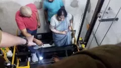 పరిమితికి మించి ఎక్కారు..లిప్ట్‌లోనే ఇరుక్కొని పోయారు.