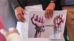 అమెరికా సరిహద్దులో చిక్కి.. ఇండియాకు సంకెళ్లతో తిరిగొచ్చి..