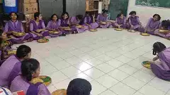 రోజుకో విందు భోజనంతో విద్యా బోధన!