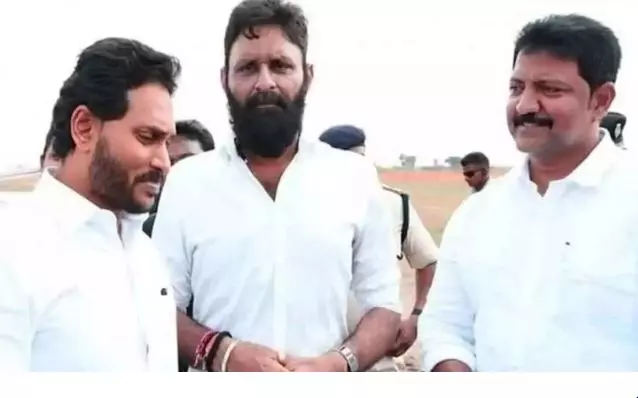 బాబూ, వంశీ.. ఆ ఫోన్ ఎక్కడుందో చెప్పు నాయనా!