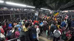 ప్రయాగ్ రాజ్ పేరుతో రెండు రైళ్లు, గందరగోళంతోనే తొక్కిసలాట: పోలీసులు