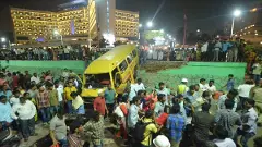 విశాఖ బీచ్ లోకి దూకేస్తున్న లారీలు, బ‌స్సులు!