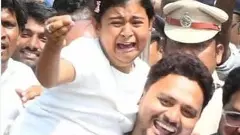 జగన్ తో సెల్ఫీ.. జోకులు పేల్చుతున్న టీడీపీ