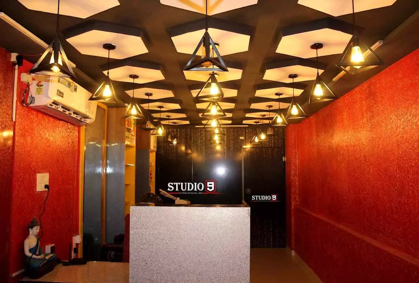 సెక్స్  రాకెట్  టార్గెట్ భార్గవ్ చౌదరి.. దొరికింది శంకర్ నాయక్..