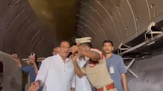 టన్నెల్‌లో చిక్కుకున్న వారిని గుర్తించేందుకు పోలీసు జాగిలాలు