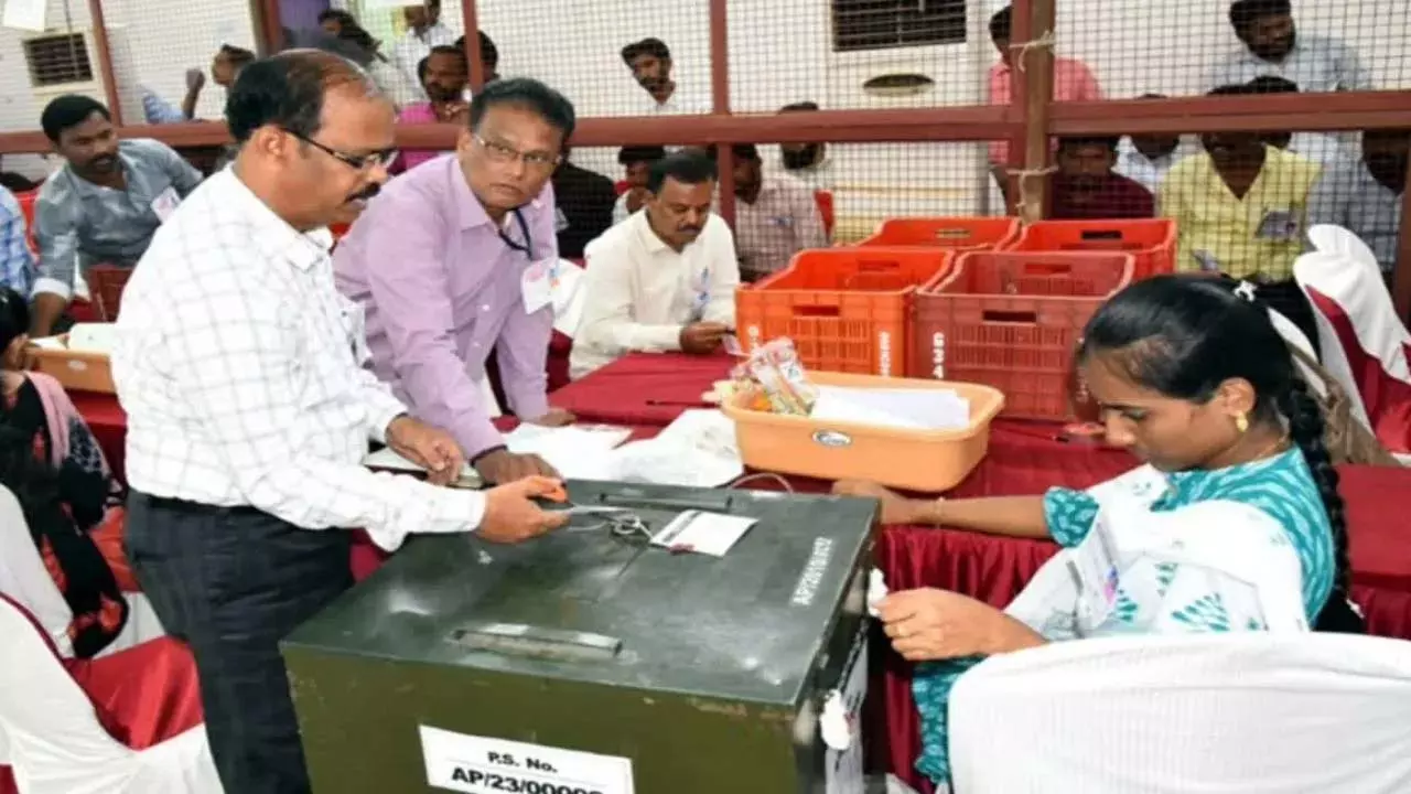 ఒకవైపు కౌంటింగ్.. మరోవైపు ఎలక్షన్ షెడ్యూల్ ఒకవైపు కౌంటింగ్.. మరోవైపు ఎలక్షన్ షెడ్యూల్