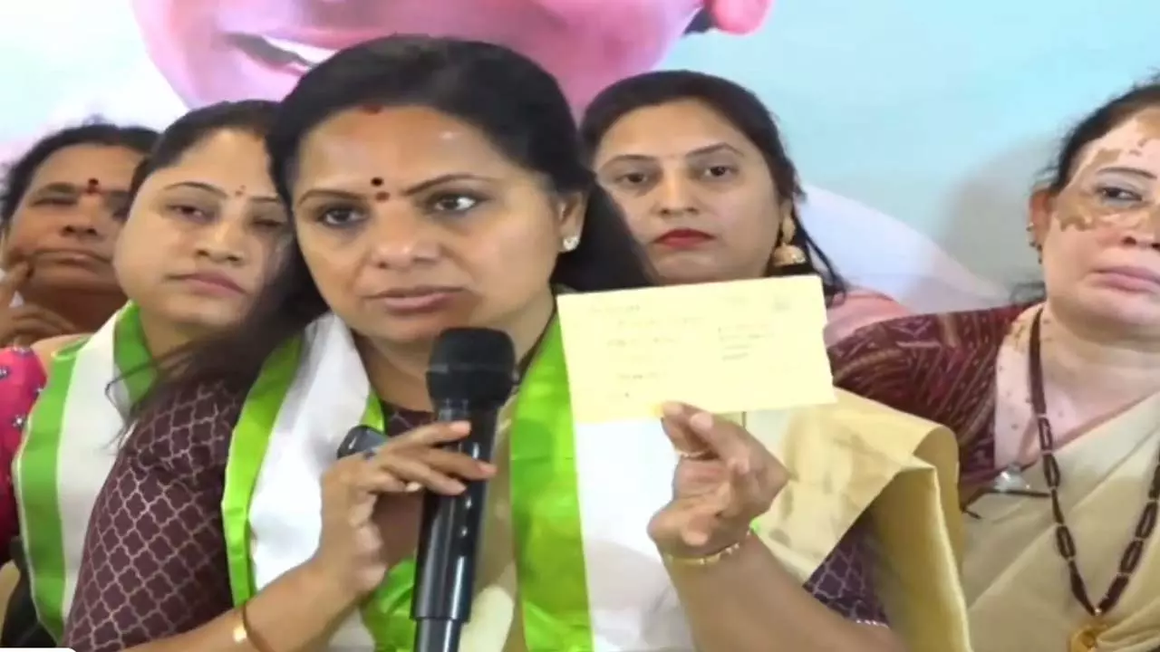 మహిళల కోసం ఉద్యమించిన కవిత.. కాంగ్రెస్కు డెడ్లైన్ ఫిక్స్ మహిళల కోసం ఉద్యమించిన కవిత.. కాంగ్రెస్కు డెడ్లైన్ ఫిక్స్