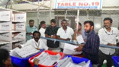 ఉత్కంఠగా సాగుతున్న పట్టభద్రుల ఎమ్మెల్సీ ఓట్ల లెక్కింపు