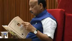 వైసీపీ ఎమ్మెల్యేలు దొంగల్లా వచ్చి పోతున్నారన్న స్పీకర్