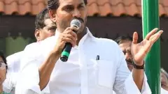 పేద విద్యార్థులను విద్యకు దూరం చేస్తున్నారు