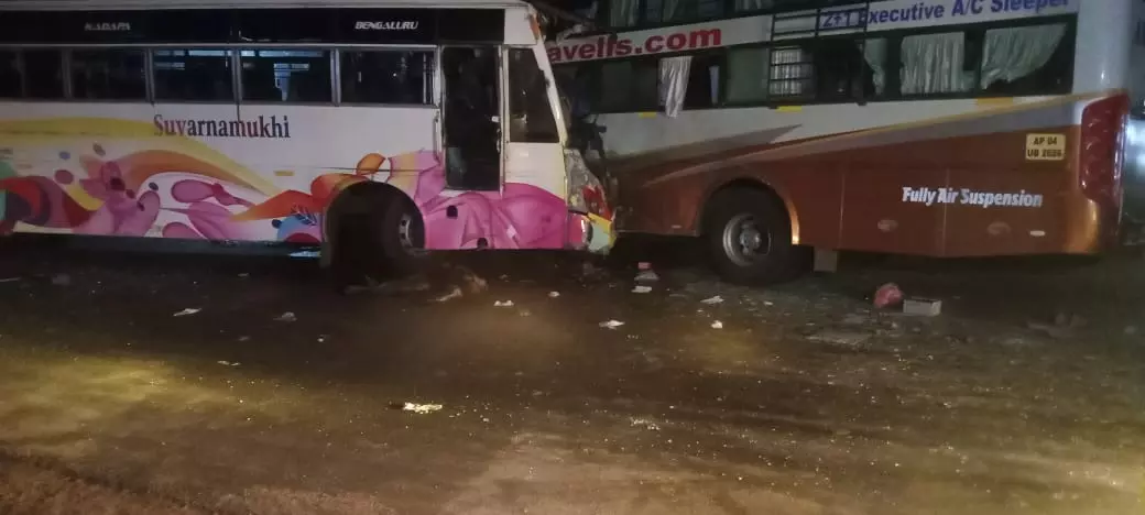 Buses collide | మదనపల్లె వద్ద బస్సులు ఢీకొని 40 మందికి గాయాలు