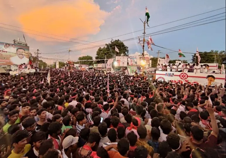 చిత్రాడ సభా ప్రాంగణం.. జనసైనికుల కోలాహలం