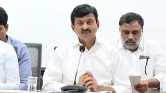 ఇందిరమ్మ ఇళ్ల పట్టాలను పంపిణీ చేసిన  మంత్రి పొంగులేటి