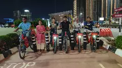 అర్థరాత్రి సోలార్ ట్రాక్‌పై సైక్లింగ్, ఇదీ హైదరాబాద్ నయా ట్రెండ్