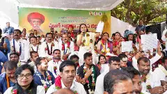 జ్యోతిరావు పూలే విగ్రహం కోసం కవిత నిరసన