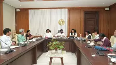 రేవంత్ ప్రభుత్వంకన్నా మీనాక్షే తెలివిగా వ్యవహరించిందా ?