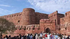 ఆగ్రా ఎర్రకోటకు అంత ఎరుపెక్కడిది?