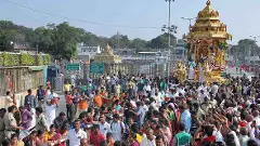 తిరుమల స్వర్ణరథంపై శ్రీవారి ఊరేగింపు