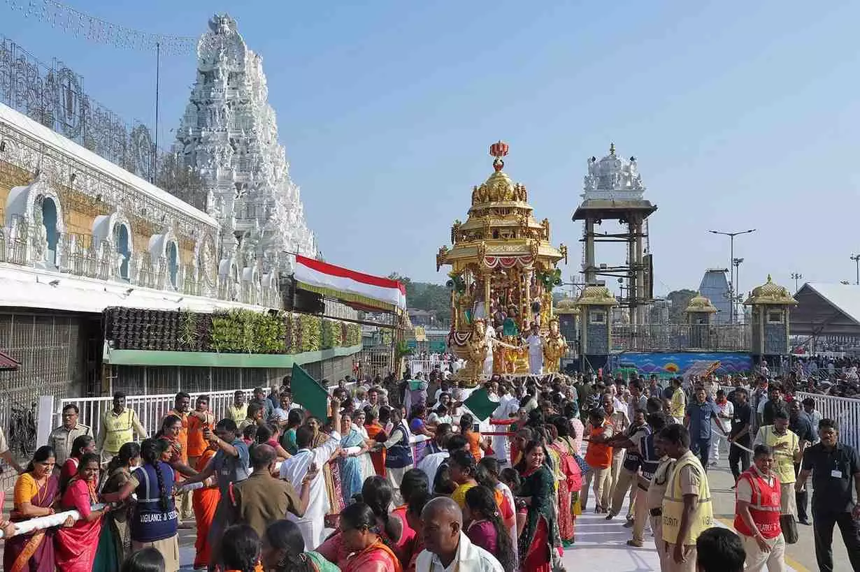 తిరుమలలో పాదరక్షలు గుర్తించేందుకు క్యూఆర్ కోడ్