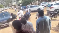 కారులో చిక్కుకుని.. ఊపిరాడక చిన్నారులు మృతి..