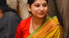 సీనియర్ ఐఏఎస్ అధికారి  స్మితకు నోటీసులు