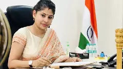 సమయంచూసి స్మితా సబర్వాల్ పైన రేవంత్ ప్రభుత్వం వేటువేసిందా ?