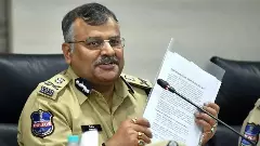 నలుగురు పాకిస్థానీయులకు పోలీసులు నోటీసులు