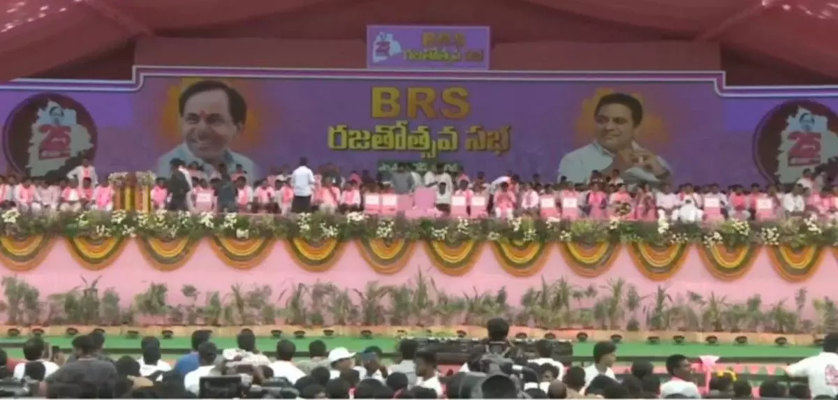బీఆర్ఎస్ లో ఒక్క బీసీ నేత కూడా లేరా ? బీఆర్ఎస్ లో ఒక్క బీసీ నేత కూడా లేరా ?