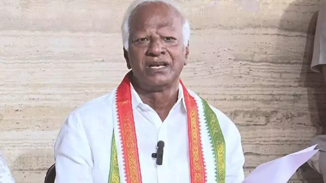 కేసీఆర్.. గురివిందలా మాట్లాడుతున్నారు: కడియం కేసీఆర్.. గురివిందలా మాట్లాడుతున్నారు: కడియం
