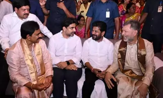 తెలంగాణ ముఖ్యమంత్రి రేవంత్ రెడ్డిని చూసేందుకు ఎగబడిన ఆంధ్రాజనం తెలంగాణ ముఖ్యమంత్రి రేవంత్ రెడ్డిని చూసేందుకు ఎగబడిన ఆంధ్రాజనం