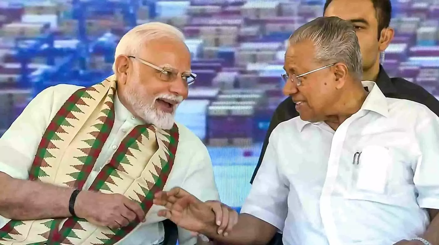 కేరళలో విజిన్జం అంతర్జాతీయ ఓడరేవును ప్రారంభించిన మోదీ .. కేరళలో విజిన్జం అంతర్జాతీయ ఓడరేవును ప్రారంభించిన మోదీ ..