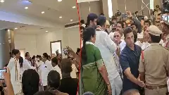 మంత్రి ముందే కొట్టుకున్న కాంగ్రెస్ నేతలు