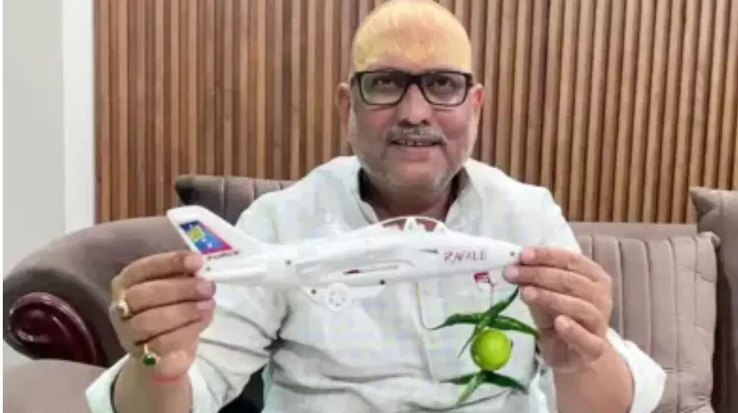 రాఫెల్ జెట్ల బొమ్మలకు నిమ్మకాయలు కట్టిన కాంగ్రెస్ నాయకుడు